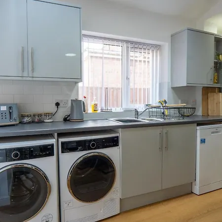Heartland House, 7 Spacious Bedrooms Sleeps 4 Plus, Near Nec, Jlr,bhx Holiday home