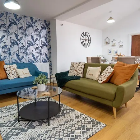 Holiday home Heartland House, 7 Spacious Bedrooms Sleeps 4 Plus, Near Nec, Jlr,bhx