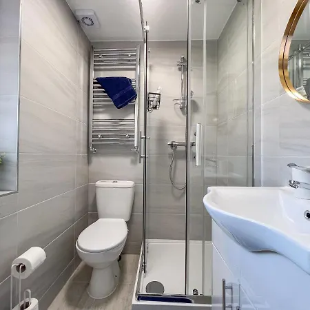 Heartland House, 7 Spacious Bedrooms Sleeps 4 Plus, Near Nec, Jlr,bhx