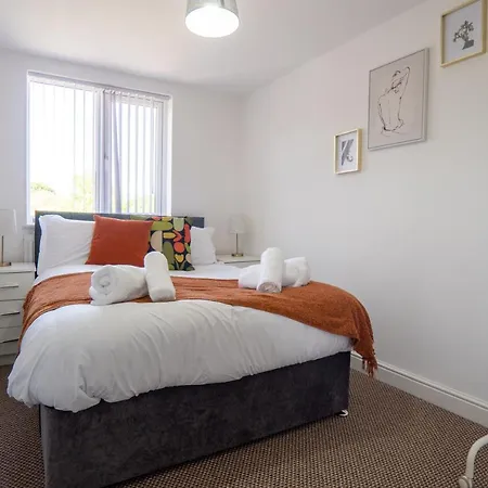 Heartland House, 7 Spacious Bedrooms Sleeps 4 Plus, Near Nec, Jlr,bhx *