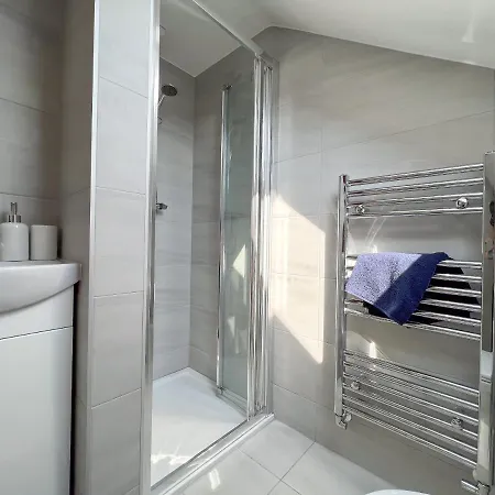 Holiday home Heartland House, 7 Spacious Bedrooms Sleeps 4 Plus, Near Nec, Jlr,bhx