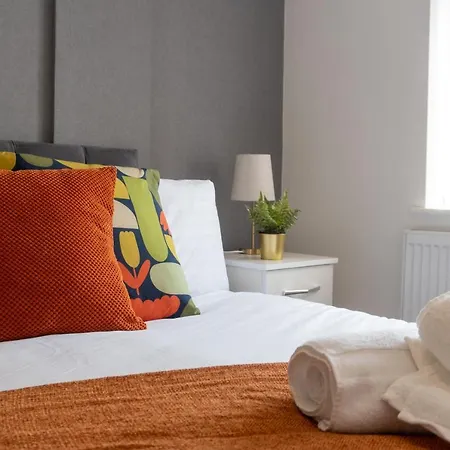 Heartland House, 7 Spacious Bedrooms Sleeps 4 Plus, Near Nec, Jlr,bhx Holiday home *