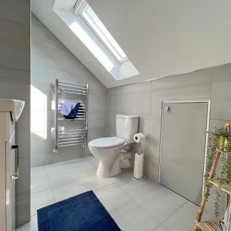 Holiday home Heartland House, 7 Spacious Bedrooms Sleeps 4 Plus, Near Nec, Jlr,bhx