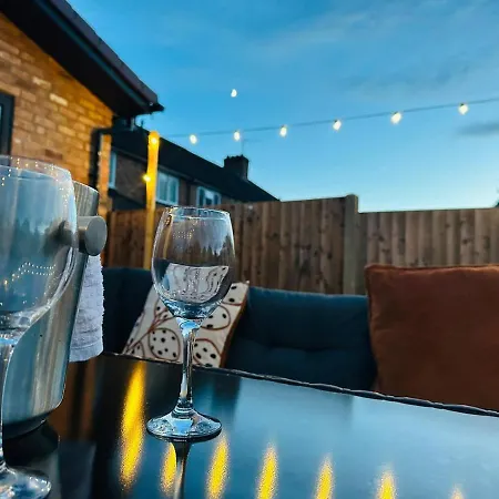 Heartland House, 7 Spacious Bedrooms Sleeps 4 Plus, Near Nec, Jlr,bhx *