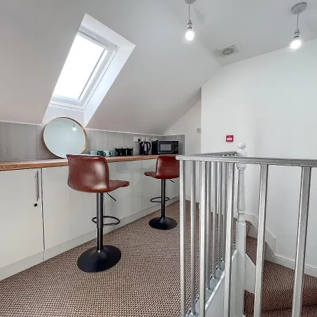 Heartland House, 7 Spacious Bedrooms Sleeps 4 Plus, Near Nec, Jlr,bhx *
