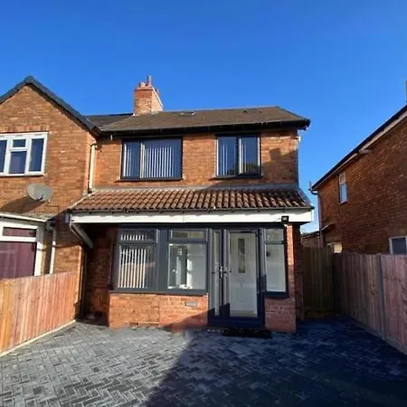 Heartland House, 7 Spacious Bedrooms Sleeps 4 Plus, Near Nec, Jlr,bhx
